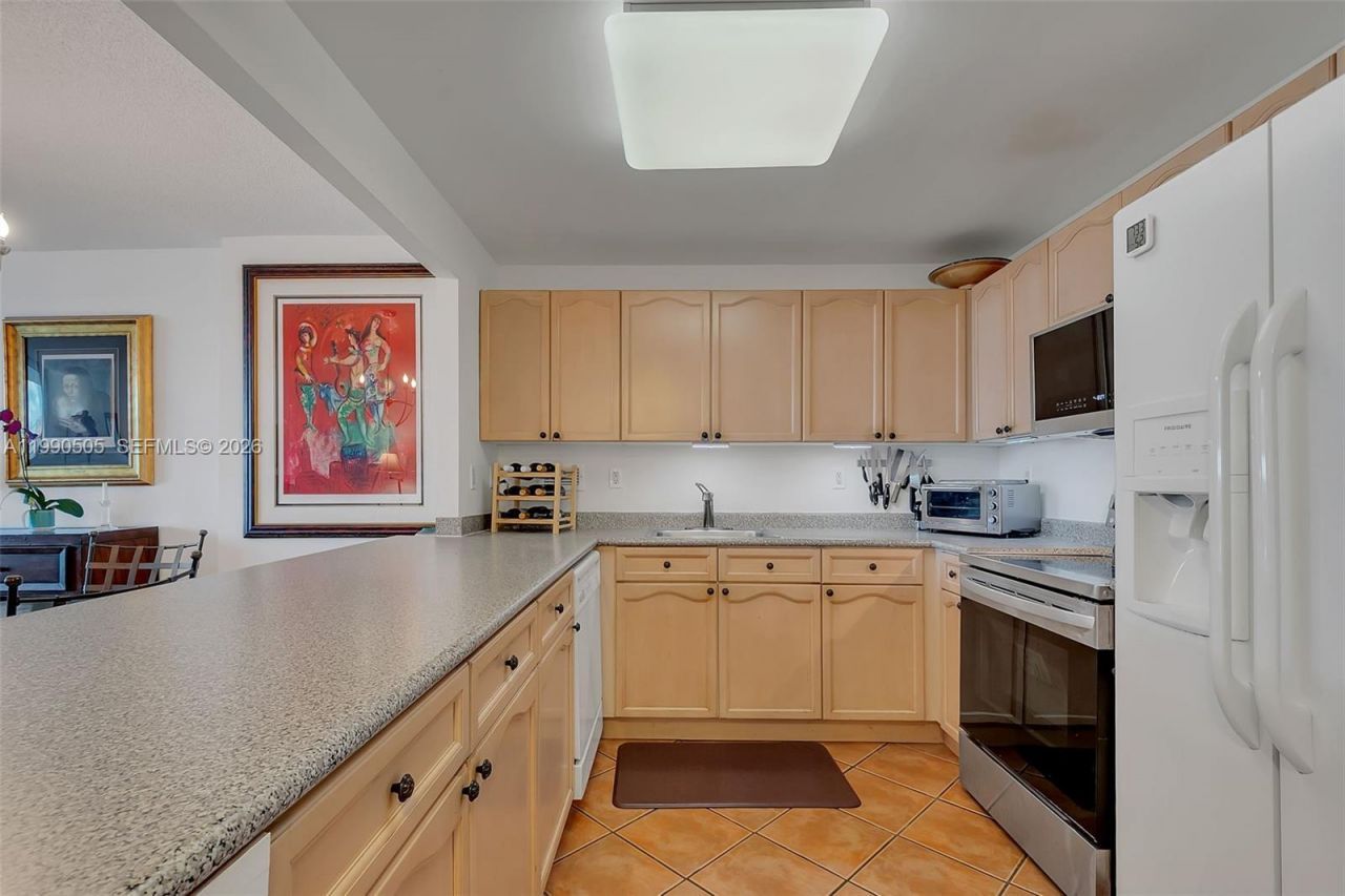 2301 Collins Ave , Unit 533, Miami Beach, FL 33139 Photo