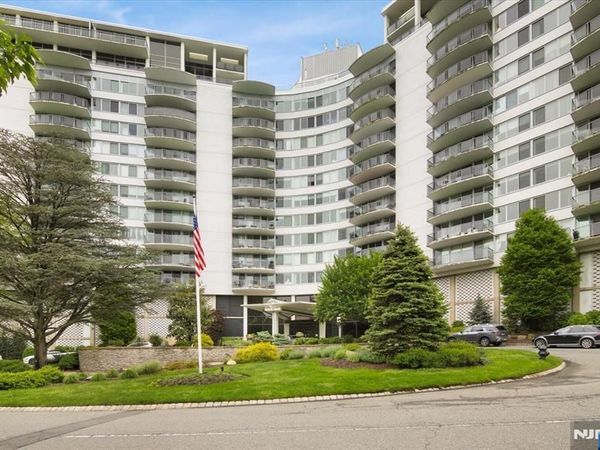 1 Claridge Drive 523, Unit 523, VERONA, NJ 07044