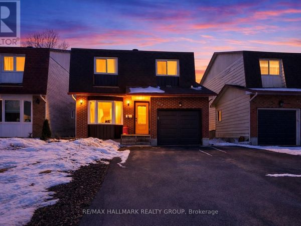 1091 Burgundy Lane, Ottawa, ON K1C2M9