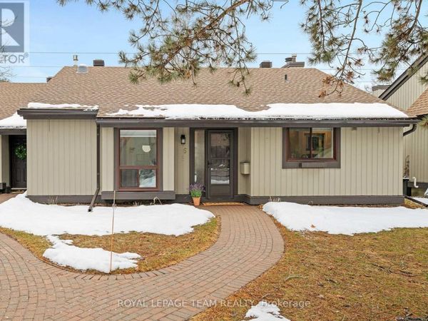 6 Kittansett Court, Ottawa, ON K2S1B9