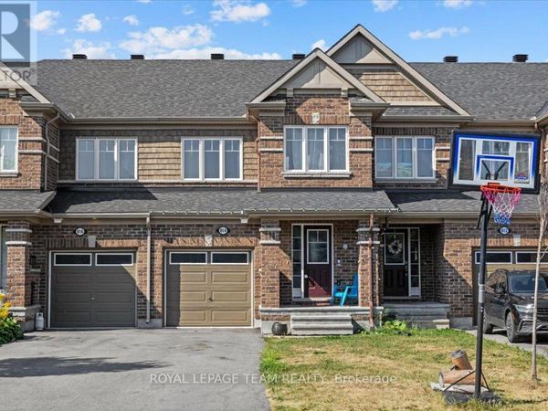 814 Stallion Crescent, Ottawa, ON K2S2G1