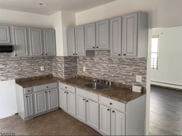 194 Hobson St, Newark, NJ 07112