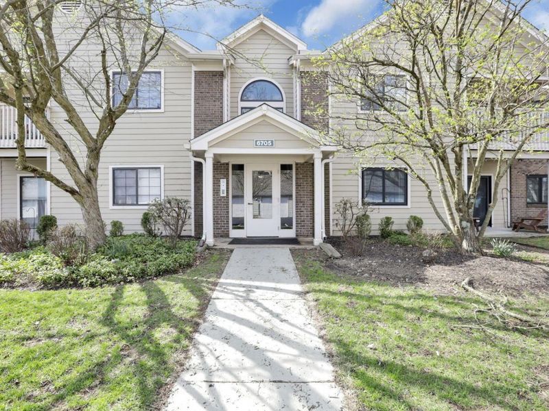 6705 Meadow Creek Drive, Unit 206, Columbus, OH 43235 Photo 1