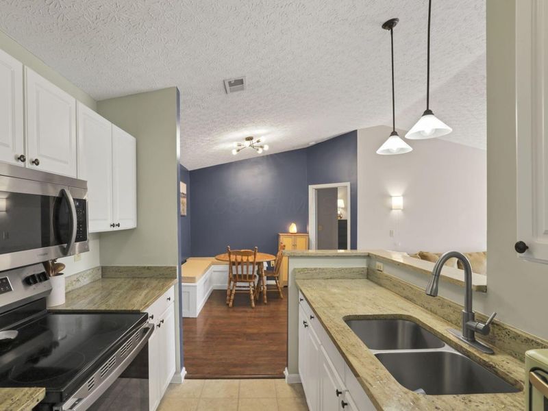 6705 Meadow Creek Drive, Unit 206, Columbus, OH 43235 Photo 10