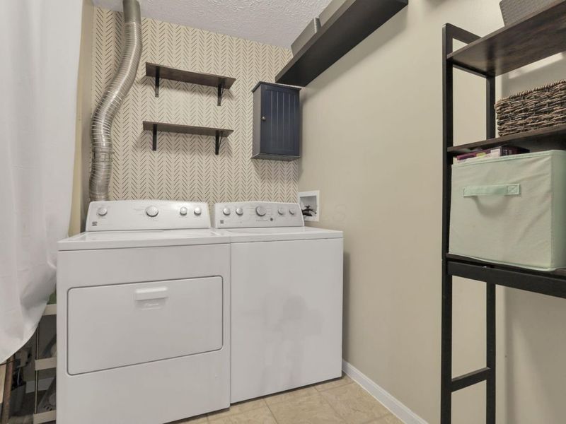 6705 Meadow Creek Drive, Unit 206, Columbus, OH 43235 Photo 11