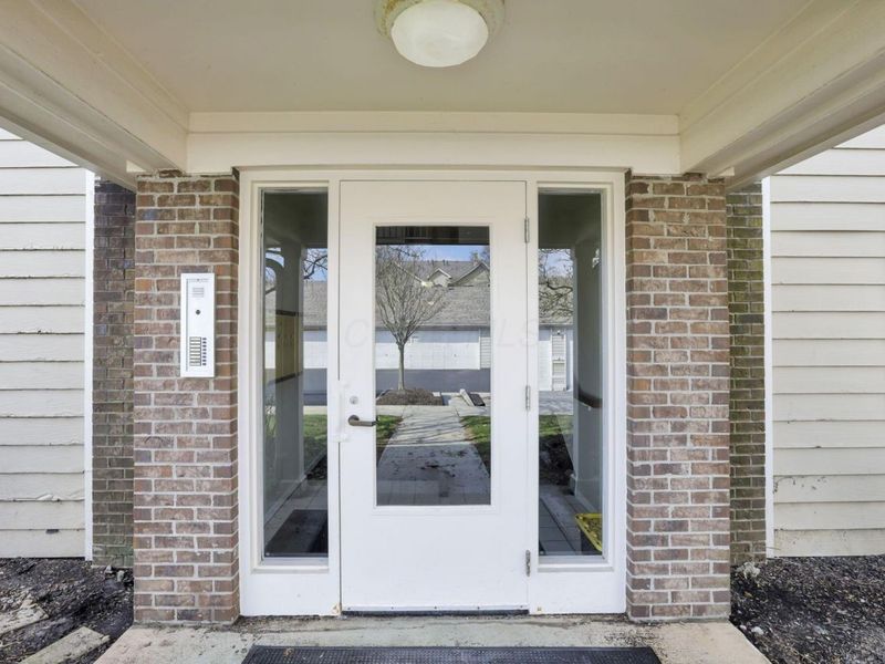 6705 Meadow Creek Drive, Unit 206, Columbus, OH 43235 Photo 2