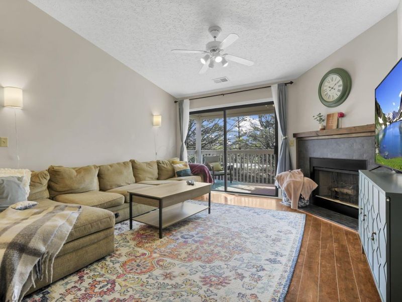 6705 Meadow Creek Drive, Unit 206, Columbus, OH 43235 Photo 3