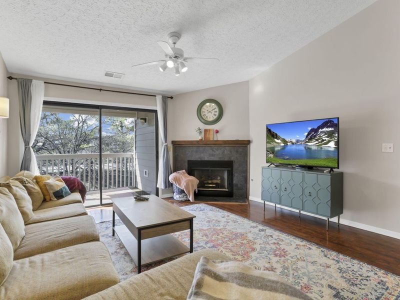 6705 Meadow Creek Drive, Unit 206, Columbus, OH 43235 Photo 4