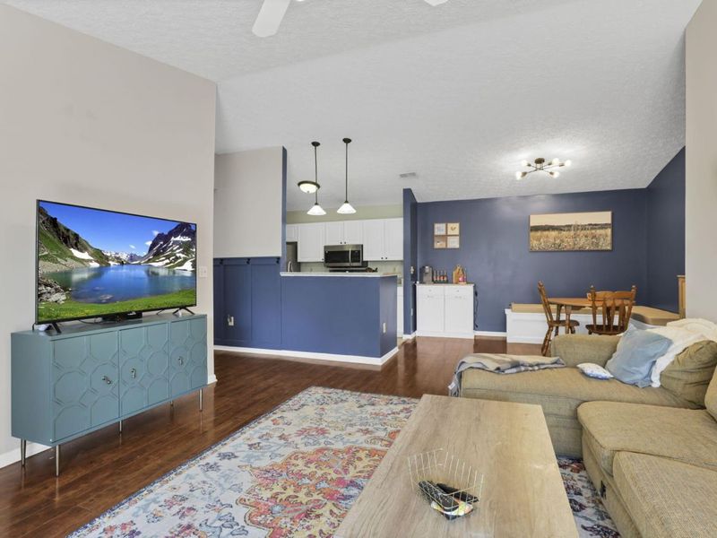 6705 Meadow Creek Drive, Unit 206, Columbus, OH 43235 Photo 5