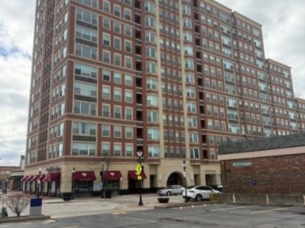 77 S Evergreen Avenue, Unit 801, Arlington Heights, IL 60005