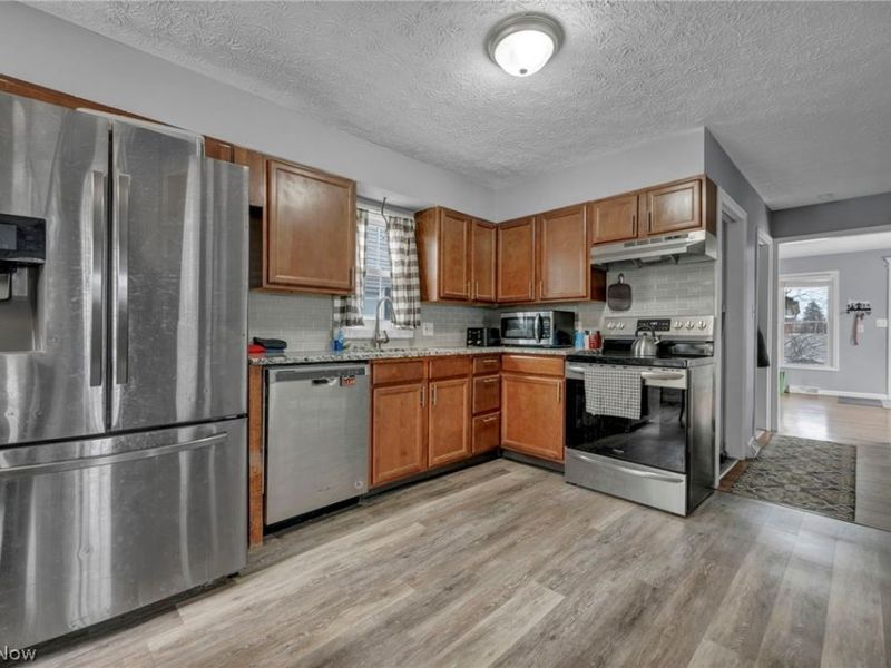 394 N Hawkins Avenue, Akron, OH 44313 Photo 11