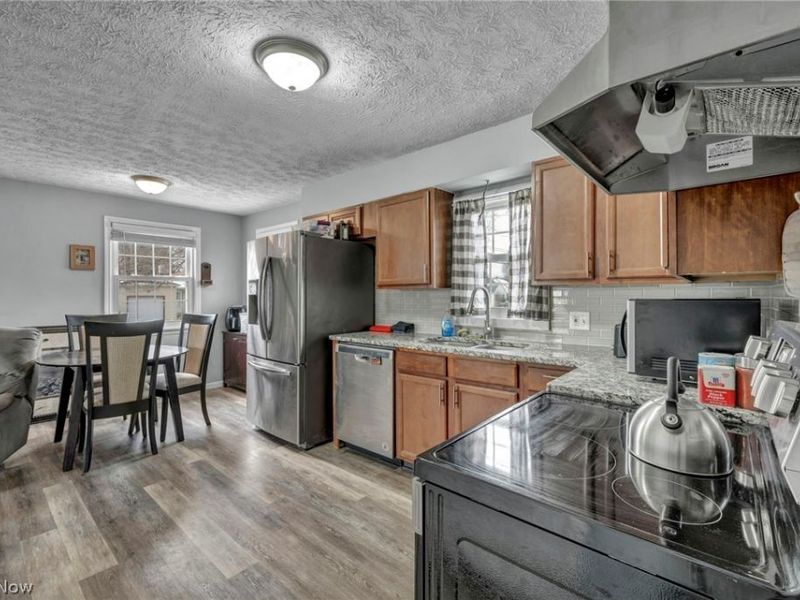 394 N Hawkins Avenue, Akron, OH 44313 Photo 12