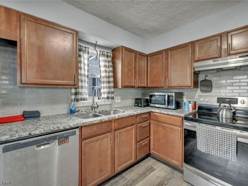 394 N Hawkins Avenue, Akron, OH 44313 Photo 13