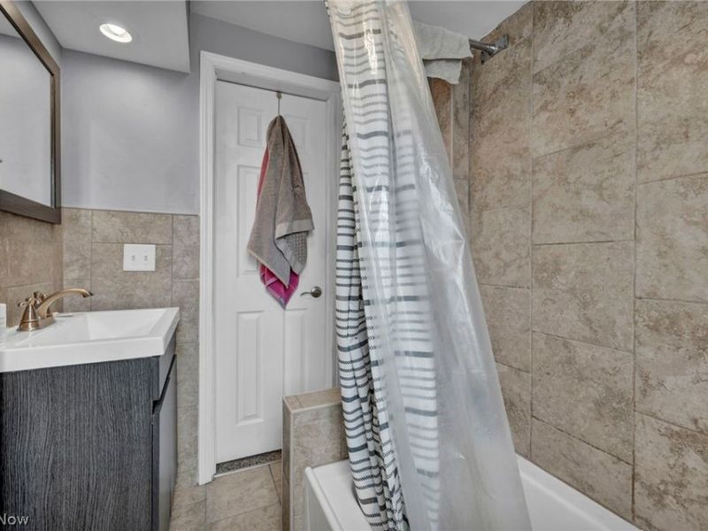 394 N Hawkins Avenue, Akron, OH 44313 Photo 31