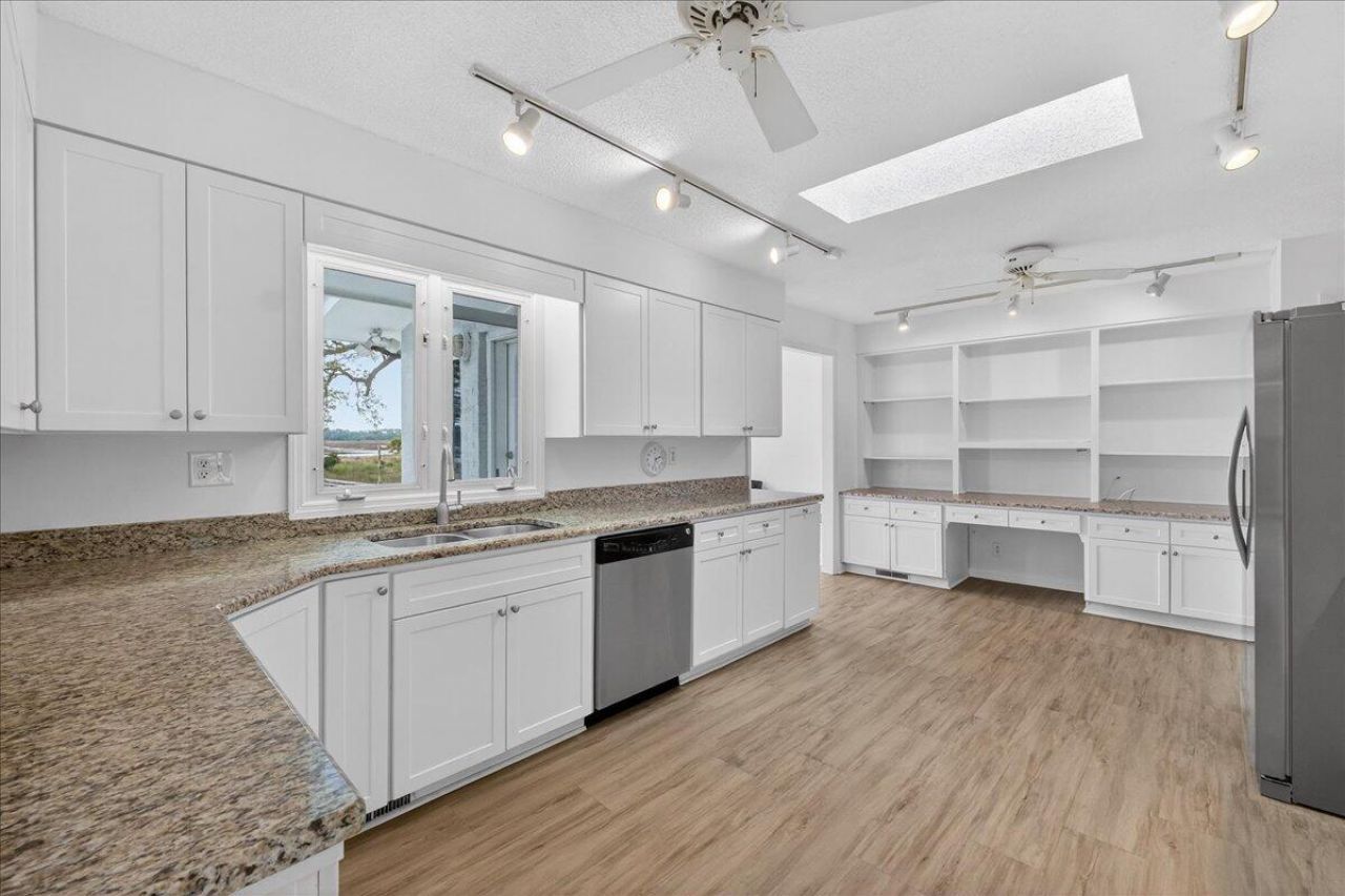 1568 Oak Island Drive Photo 10