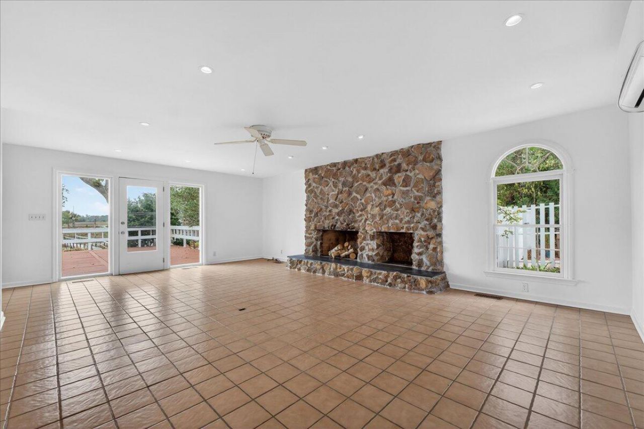 1568 Oak Island Drive Photo 16