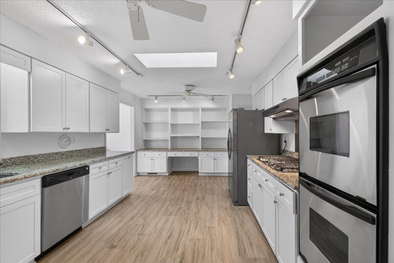 1568 Oak Island Drive Photo 8