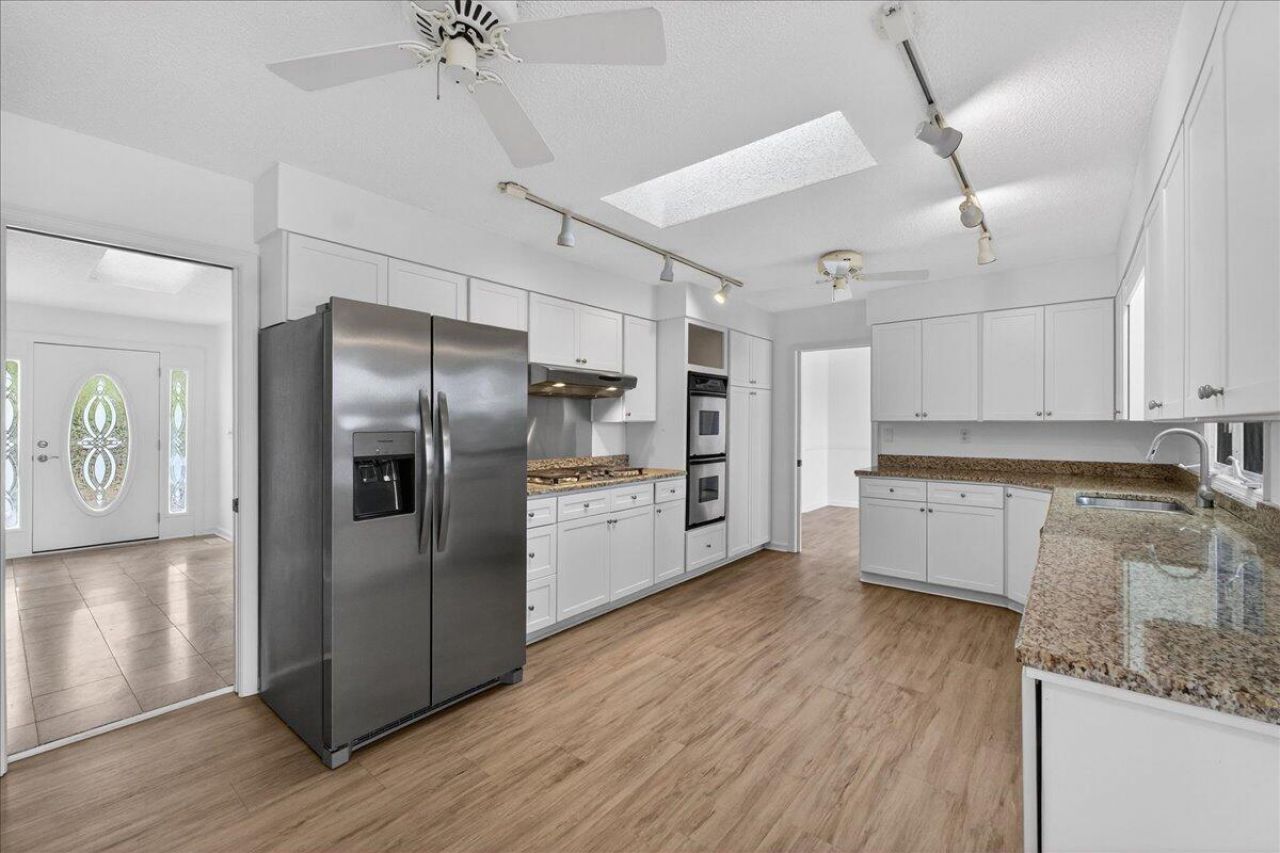 1568 Oak Island Drive Photo 9