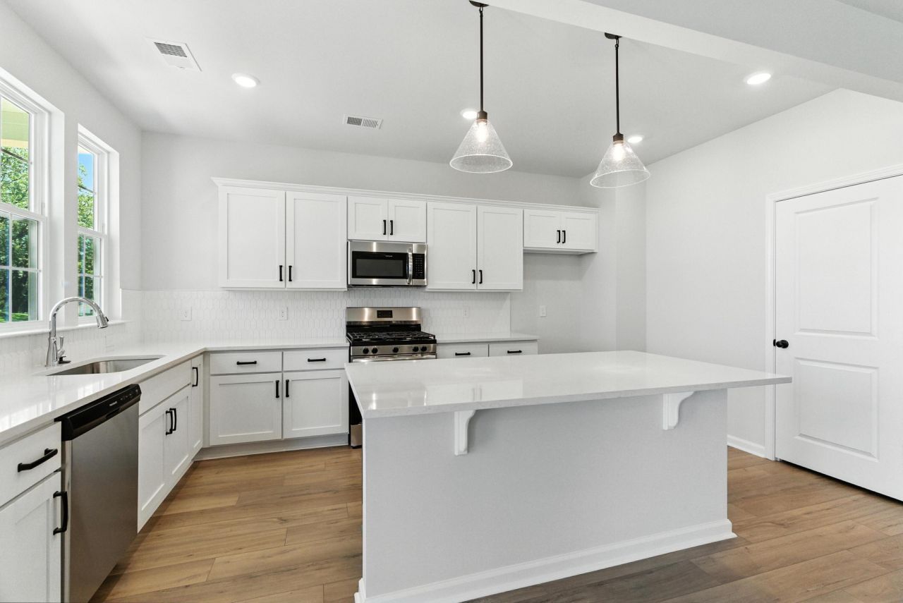 229 Crosswick Street Photo 7