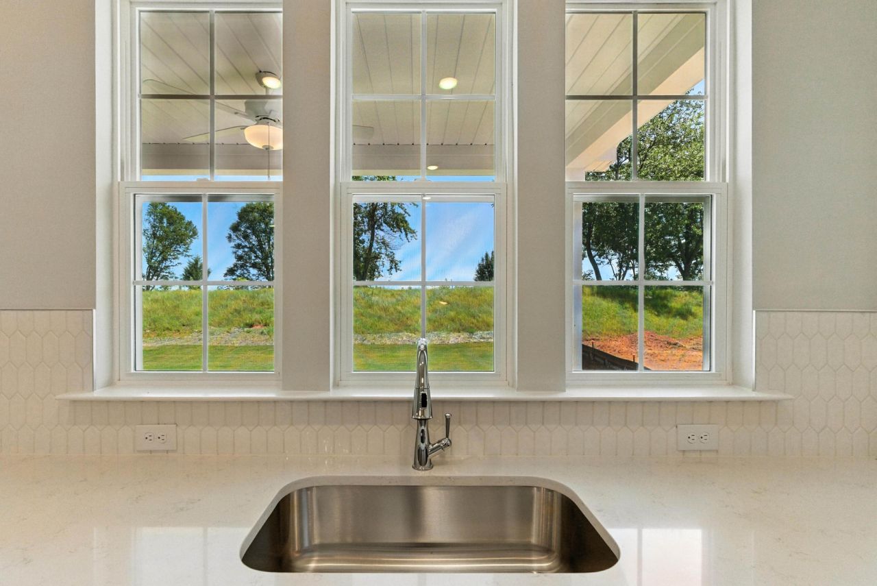 229 Crosswick Street Photo 8