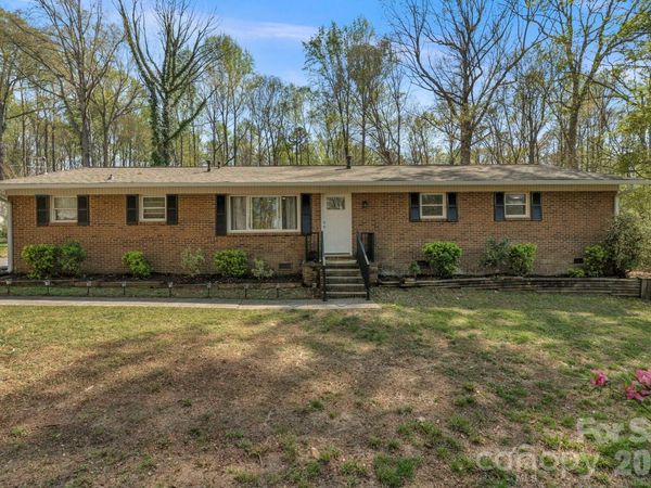 409 Robinson Avenue, Matthews, NC 28104