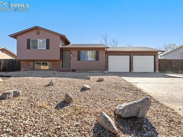 6635 Grand Valley Drive, Colorado Springs, CO 80911