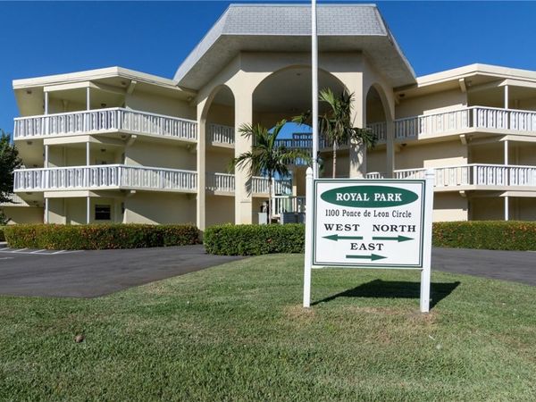 1100 N Ponce De Leon Circle, Unit 203, Vero Beach, FL 32960