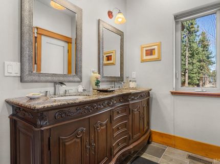 962 Modesto Avenue, South Lake Tahoe, CA 96150 Photo