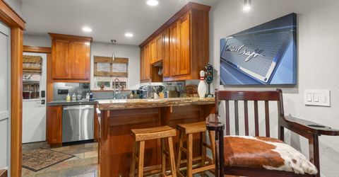 962 Modesto Avenue, South Lake Tahoe, CA 96150 Photo