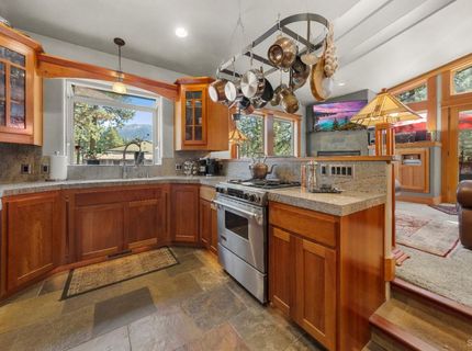 962 Modesto Avenue, South Lake Tahoe, CA 96150 Photo