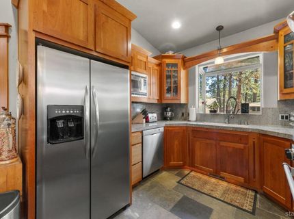 962 Modesto Avenue, South Lake Tahoe, CA 96150 Photo