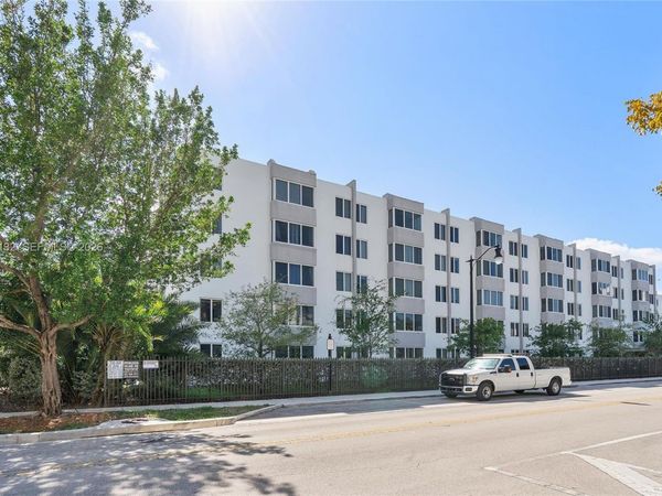 250 180th Dr, Unit 456, Sunny Isles Beach, FL 33160