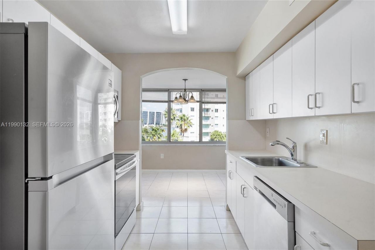 250 180th Dr, Unit 456, Sunny Isles Beach, FL 33160 Photo