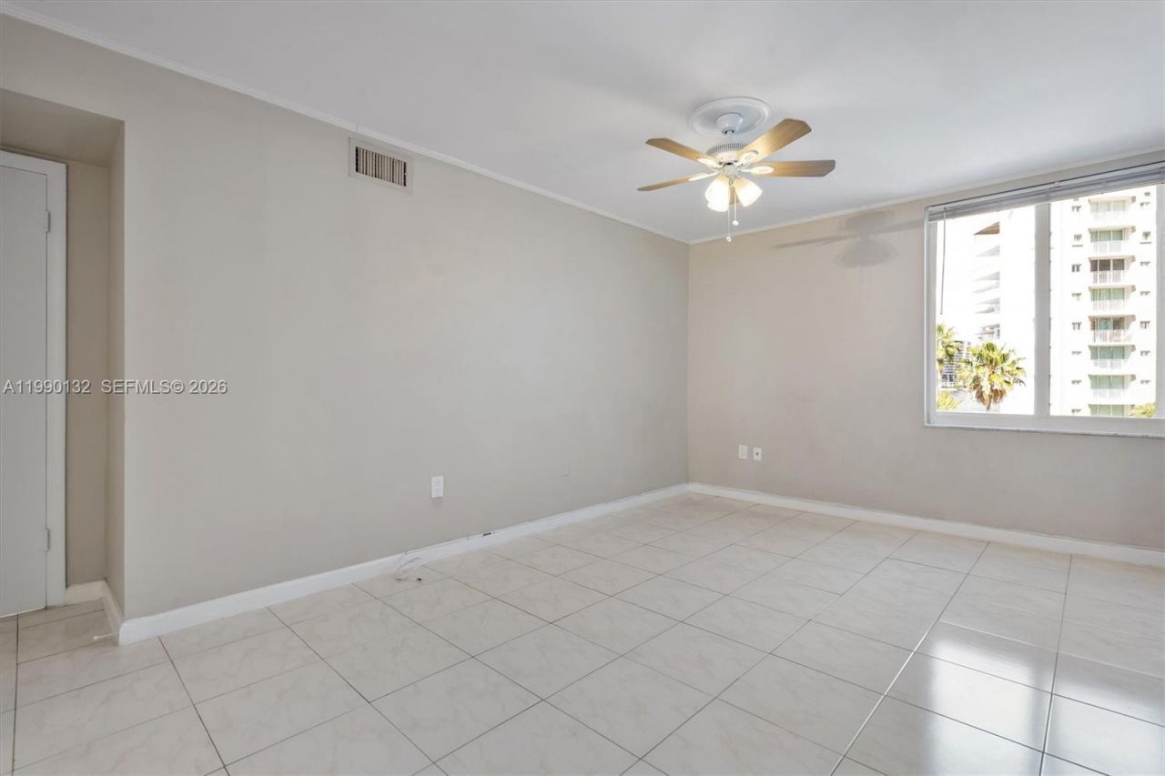 250 180th Dr, Unit 456, Sunny Isles Beach, FL 33160 Photo