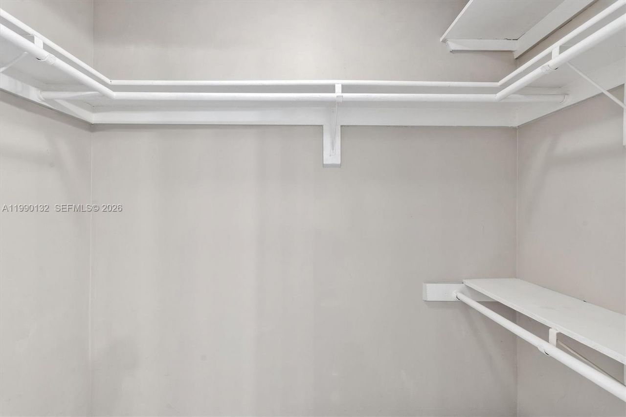 250 180th Dr, Unit 456, Sunny Isles Beach, FL 33160 Photo