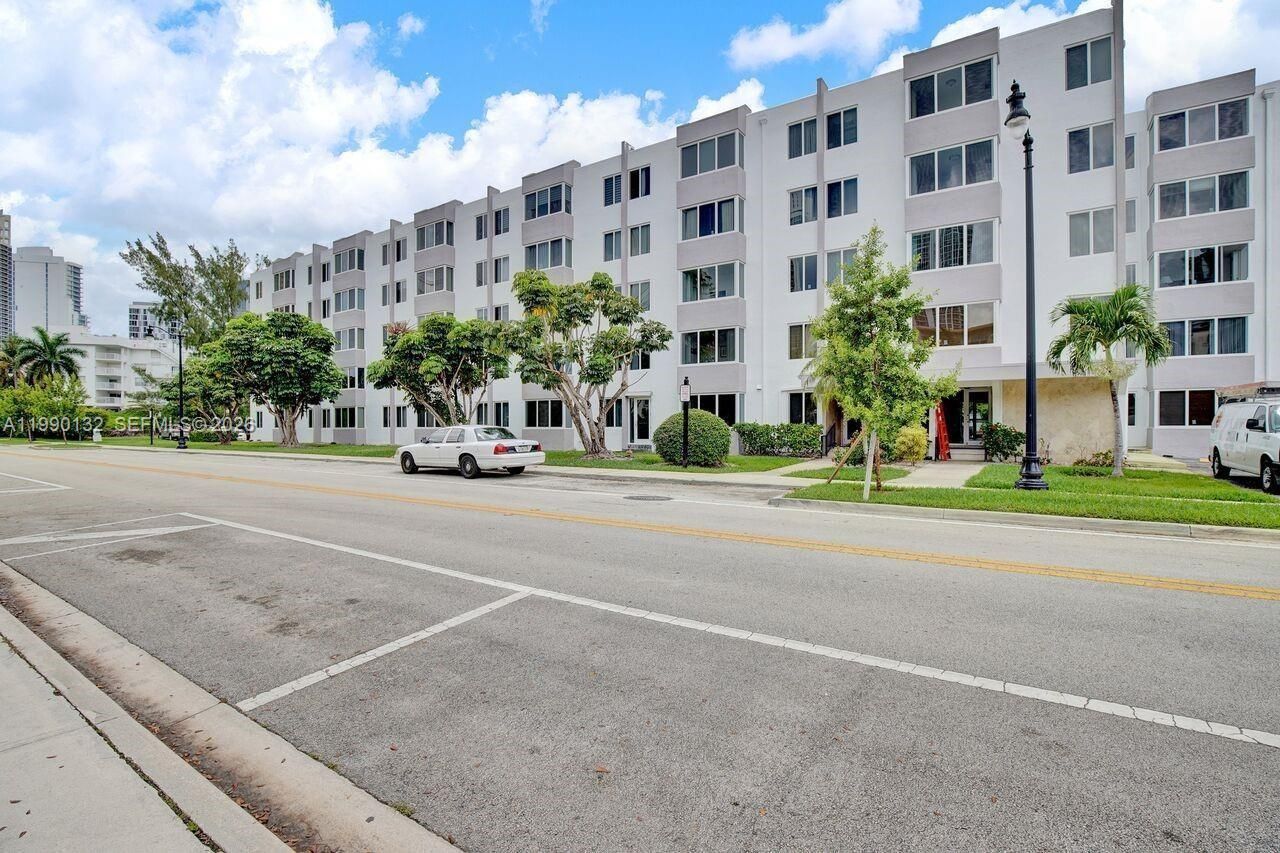 250 180th Dr, Unit 456, Sunny Isles Beach, FL 33160 Photo