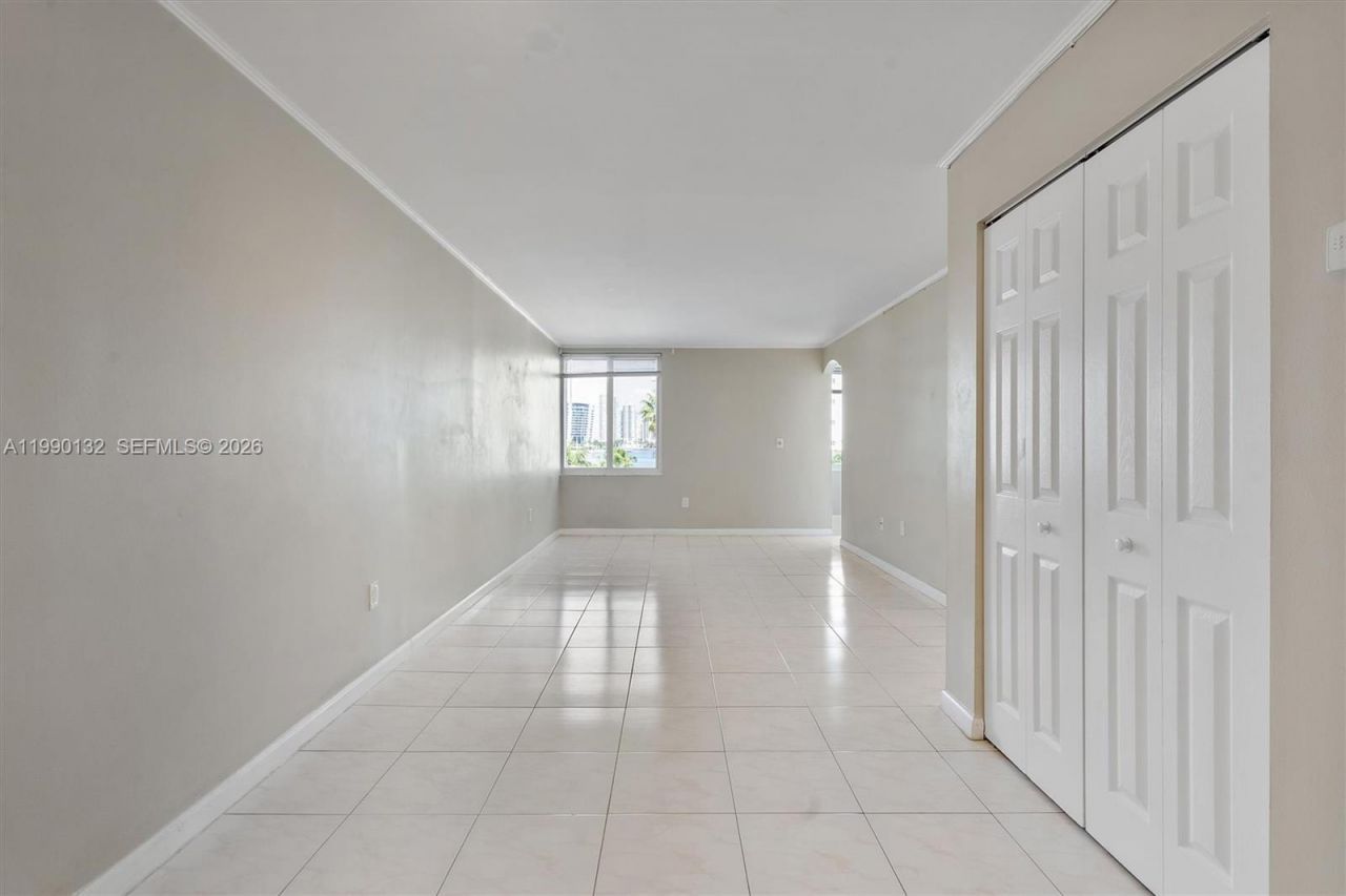 250 180th Dr, Unit 456, Sunny Isles Beach, FL 33160 Photo