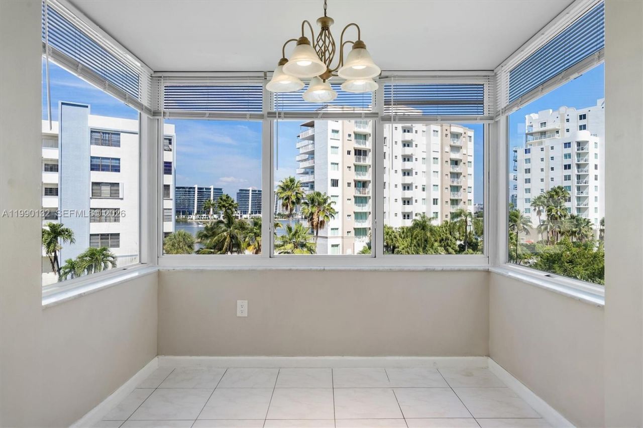 250 180th Dr, Unit 456, Sunny Isles Beach, FL 33160 Photo