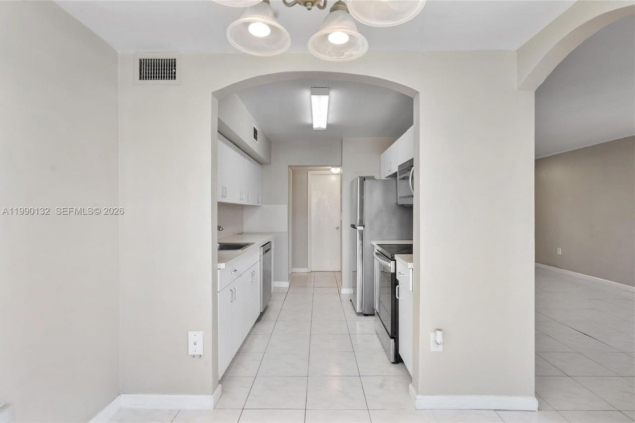 250 180th Dr, Unit 456, Sunny Isles Beach, FL 33160 Photo
