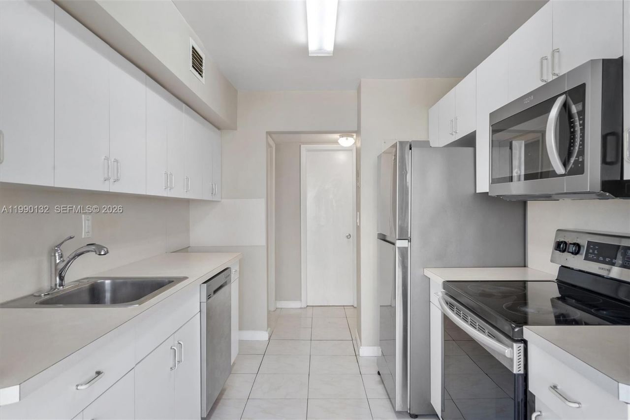 250 180th Dr, Unit 456, Sunny Isles Beach, FL 33160 Photo