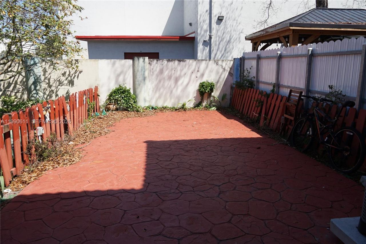 331 NW 82nd Avenue, Unit 1303, Miami, FL 33126 Photo