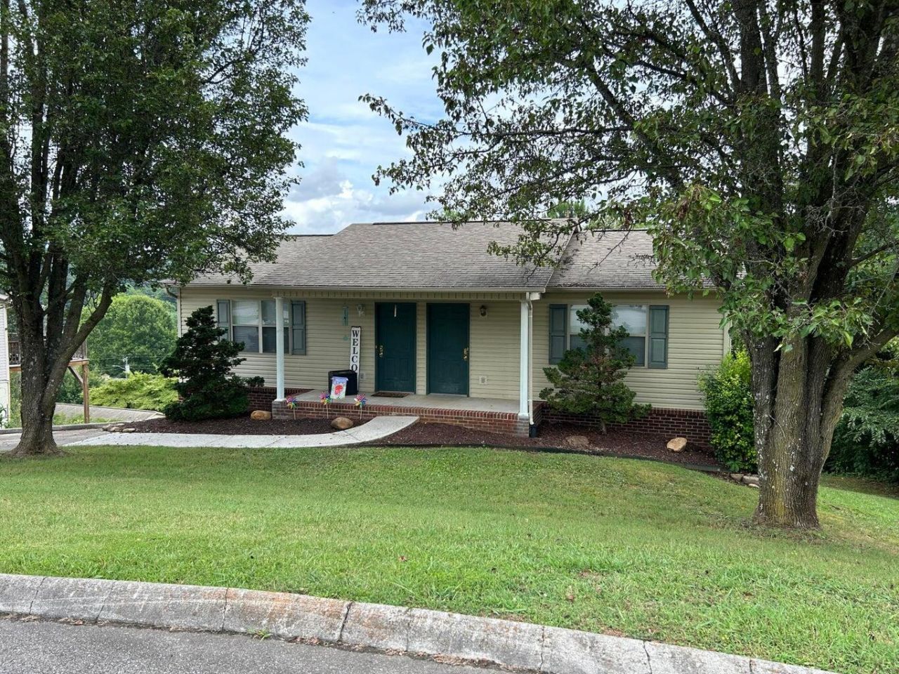 304/306 Willow Greene Drive, Morristown, TN 37814 Main Photo