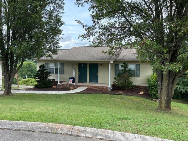 304/306 Willow Greene Drive, Morristown, TN 37814