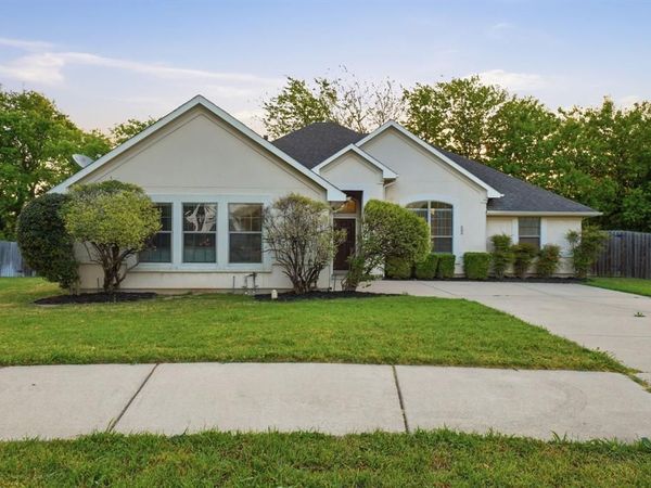 500 Hidden Meadow Court, DeSoto, TX 75115