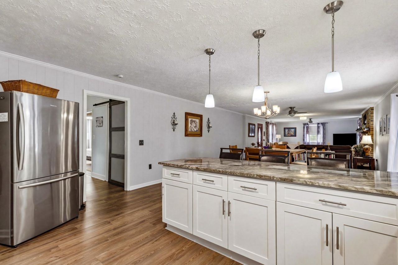 1215 Park Hill Dr. Photo 10