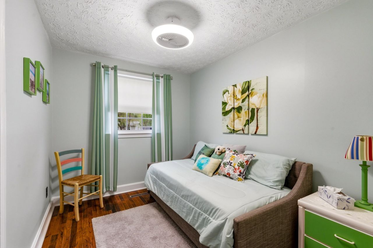 1215 Park Hill Dr. Photo 13