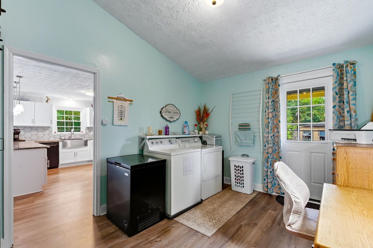 1215 Park Hill Dr. Photo 17
