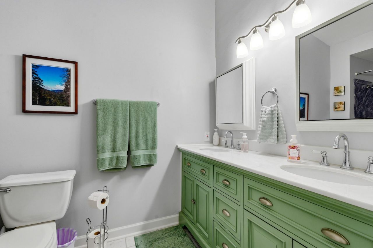1215 Park Hill Dr. Photo 19