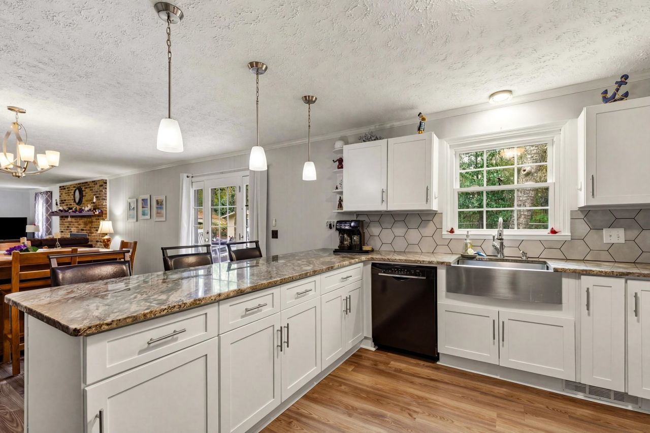 1215 Park Hill Dr. Photo 8