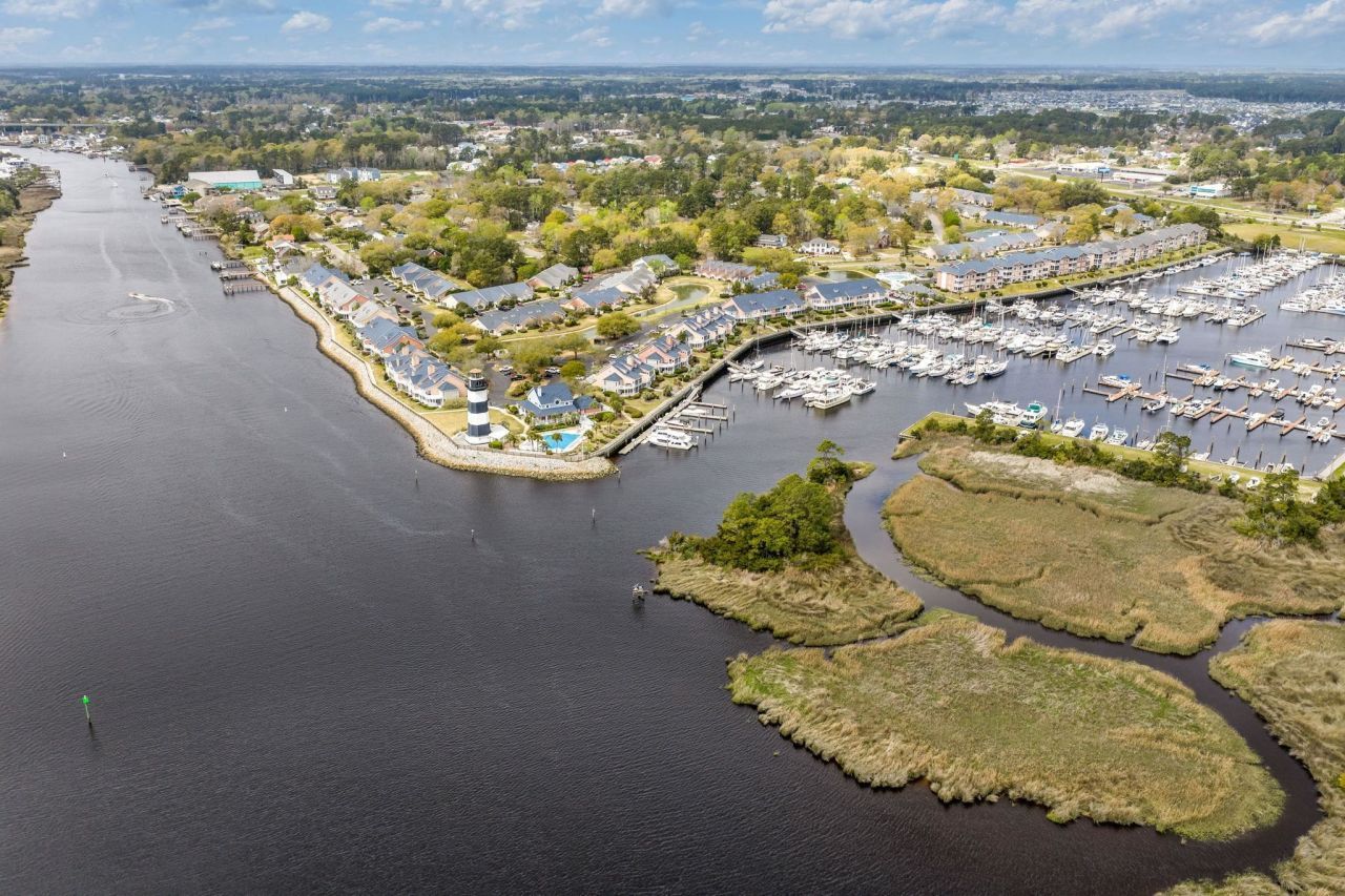 4621 Lightkeepers Way Photo 32